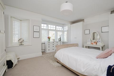 12 Midmoor Road, London, SW19 4JD