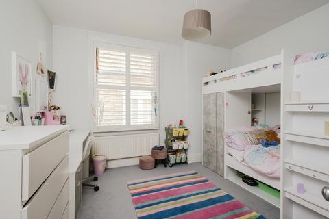 12 Midmoor Road, London, SW19 4JD