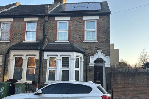 2 bedroom end of terrace house for sale, Chadwin Road, London E13