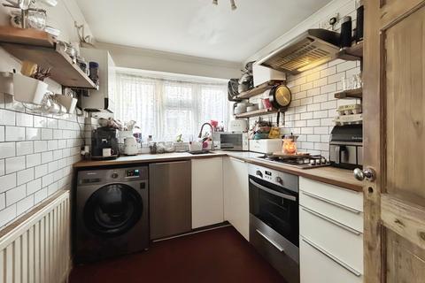 2 bedroom end of terrace house for sale, Chadwin Road, London E13