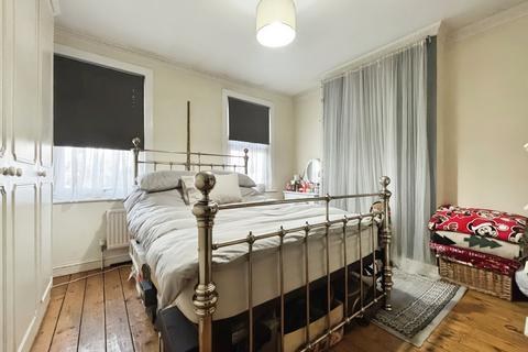 2 bedroom end of terrace house for sale, Chadwin Road, London E13