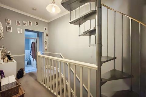 26 Chadwin Road, London, E13 8NE