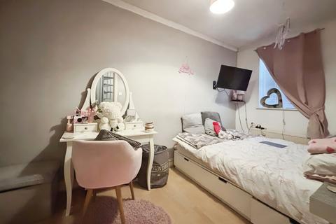26 Chadwin Road, London, E13 8NE