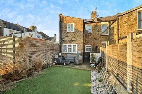 2 bedroom end of terrace house for sale, Chadwin Road, London E13