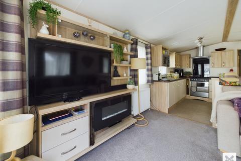 2 bedroom detached house for sale, Foxhunter Residential Caravan Park, Monkton CT12