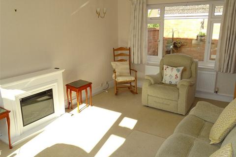 2 bedroom bungalow for sale, Grasmere Gardens: Gunthorpe