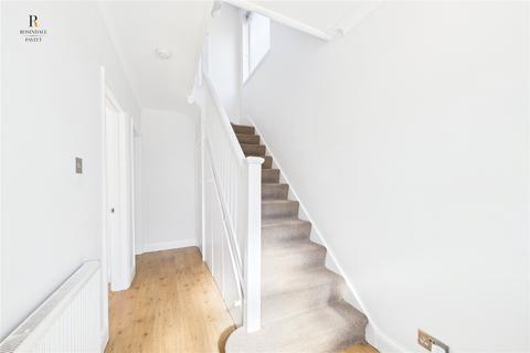 15 Garden Close, Wallington, SM6 8LW