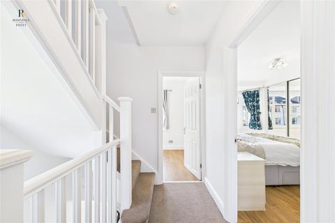 15 Garden Close, Wallington, SM6 8LW