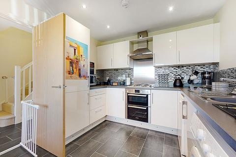 4 bedroom end of terrace house for sale, Spire Way, Wainscott, ME3