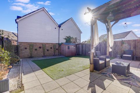 4 bedroom end of terrace house for sale, Spire Way, Wainscott, ME3