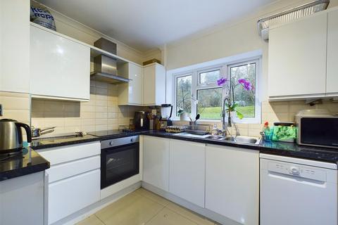 3 bedroom detached house for sale, Valley Road, Kenley CR8