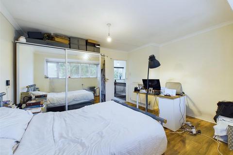 3 bedroom detached house for sale, Valley Road, Kenley CR8