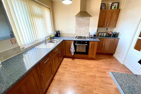 2 bedroom flat for sale, Guest Avenue, Wednesfield, Wolverhampton, WV11