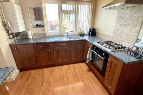 2 bedroom flat for sale, Guest Avenue, Wednesfield, Wolverhampton, WV11