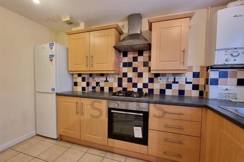 3 bedroom terraced house to rent, Law Street, Leicester LE4