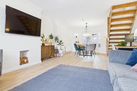 2 Arran Gardens, Gateshead, NE10 9TQ