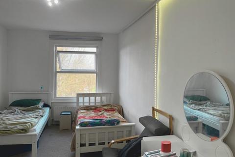 1 bedroom flat for sale, The Vale, London