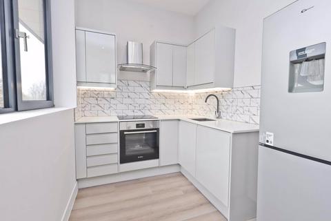 1 bedroom apartment to rent, Streamside House, Uxbridge, Greater London