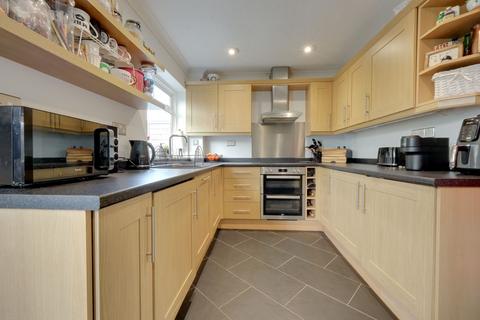 3 bedroom end of terrace house for sale, Cants Close, Burgess Hill, RH15