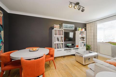 Flat 3, Castle Court Pollard Road, Morden, SM4 6EJ