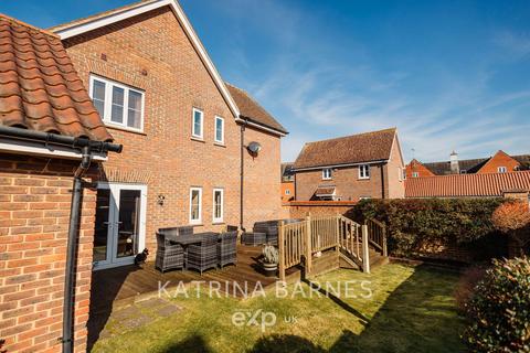 5 bedroom link detached house for sale, Peter Taylor Avenue, Bocking  CM7