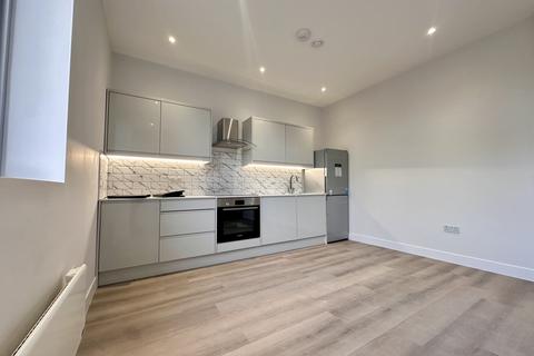 1 bedroom apartment to rent, Streamside House, Uxbridge, Greater London