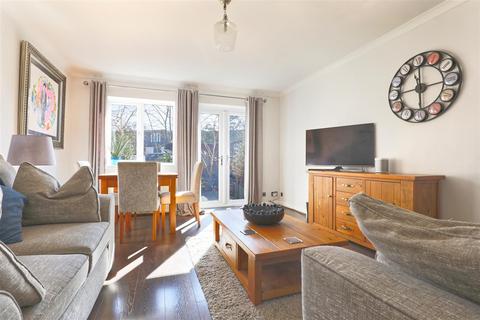 2 bedroom end of terrace house for sale, Wheatsheaf Drive, Ware