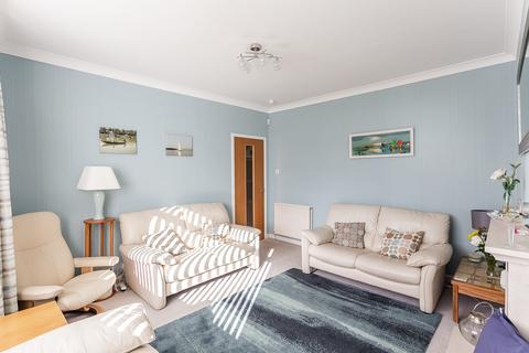 31 Silverknowes Grove, Edinburgh, EH4 5LZ