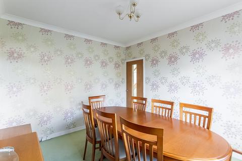 31 Silverknowes Grove, Edinburgh, EH4 5LZ