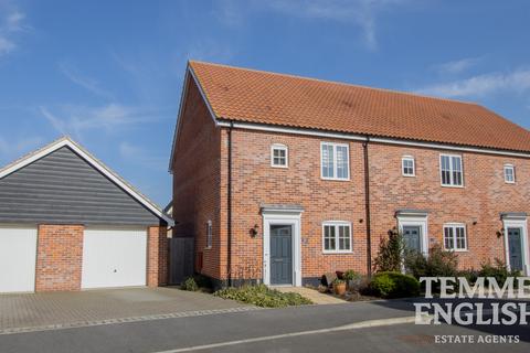 3 bedroom end of terrace house for sale, Ian Rose Way, Mistley, Manningtree, CO11