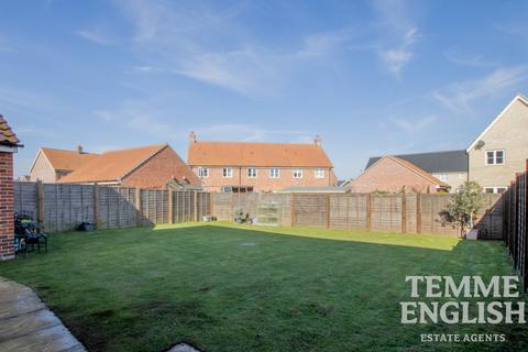 3 bedroom end of terrace house for sale, Ian Rose Way, Mistley, Manningtree, CO11