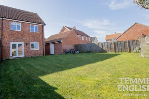 3 bedroom end of terrace house for sale, Ian Rose Way, Mistley, Manningtree, CO11