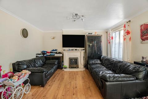 3 bedroom end of terrace house for sale, Sallowbush Road, Huntingdon, Cambridgeshire.