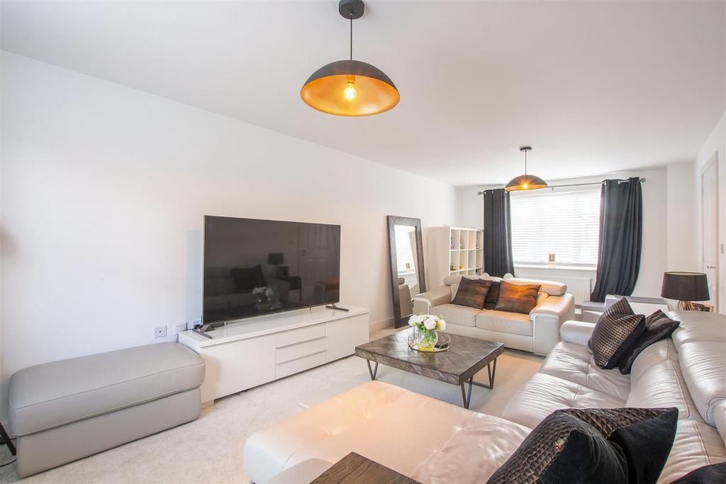 Lounge/Dining Room