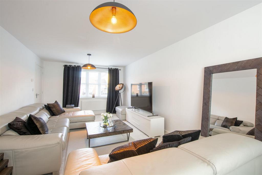 Lounge/Dining Room