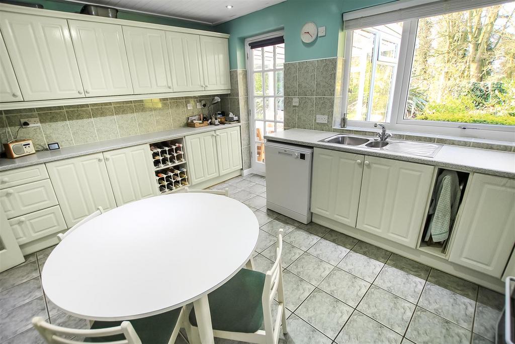 Kitchen (2).jpg