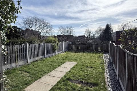 3 bedroom terraced house to rent, Newton Avenue, Wakefield, West Yorkshire, WF1