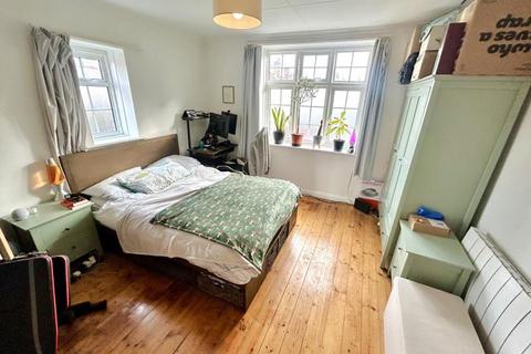 1 bedroom apartment to rent, Portsmouth Road, Guildford GU2