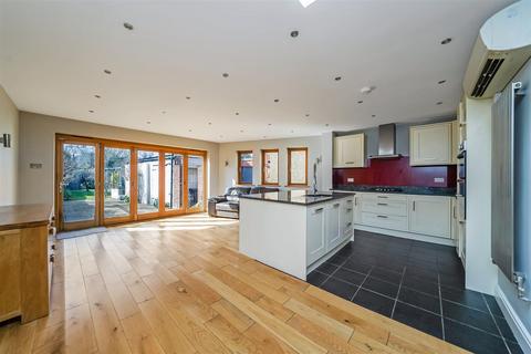 3 bedroom semi-detached house for sale, Silverthorn Gardens, London E4