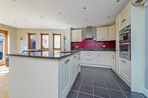 3 bedroom semi-detached house for sale, Silverthorn Gardens, London E4