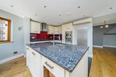 3 bedroom semi-detached house for sale, Silverthorn Gardens, London E4