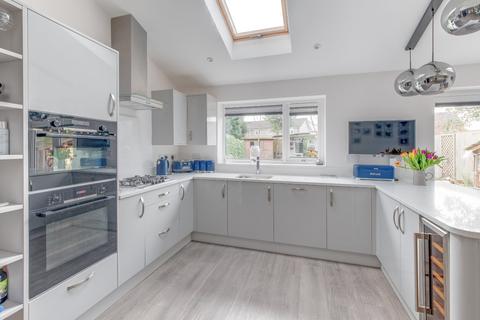 7 Beverley Close, Astwood Bank, Redditch, B96 6DX