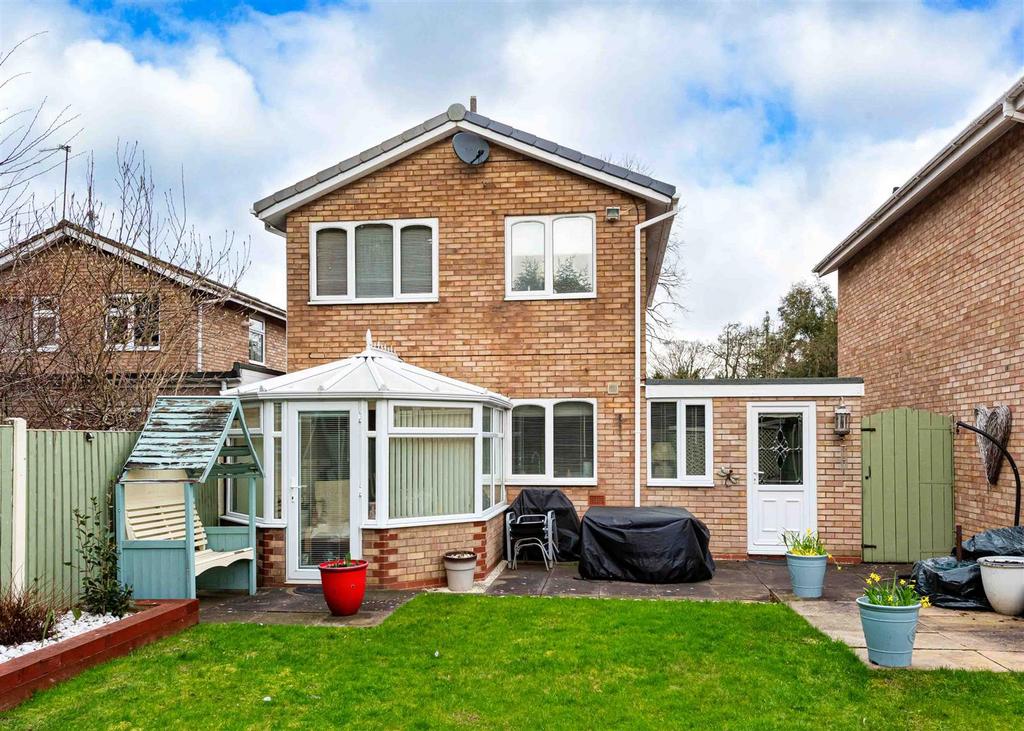 23 Glendale Close-rear1.jpg