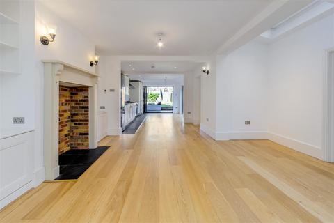 3 bedroom flat for sale, Savernake Road, Hampstead