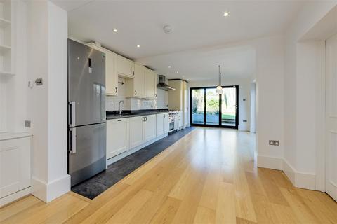 3 bedroom flat for sale, Savernake Road, Hampstead