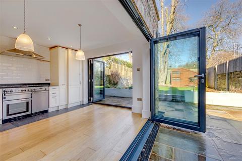 3 bedroom flat for sale, Savernake Road, Hampstead