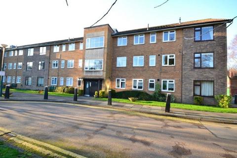 3 bedroom flat to rent, Dukes Drive, Leicester