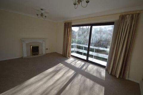 3 bedroom flat to rent, Dukes Drive, Leicester