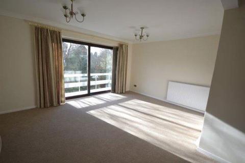 3 bedroom flat to rent, Dukes Drive, Leicester