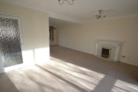 3 bedroom flat to rent, Dukes Drive, Leicester